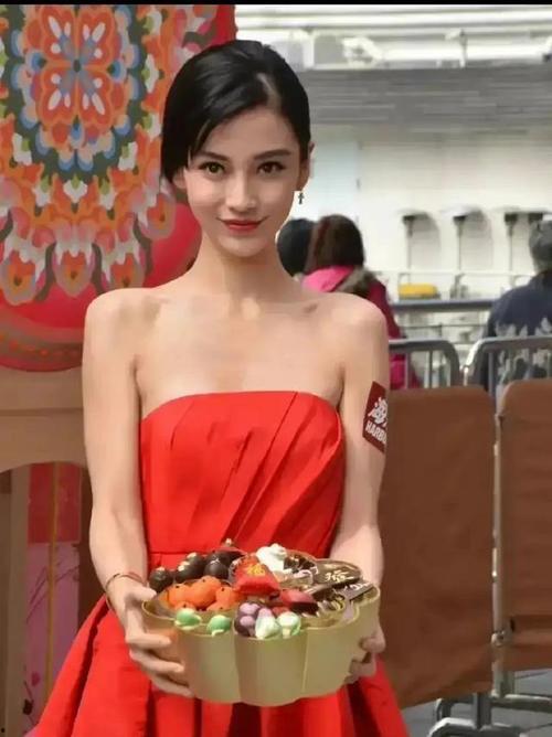 爆料吃瓜姐明星是谁,她是如何成为娱乐圈风云人物的？